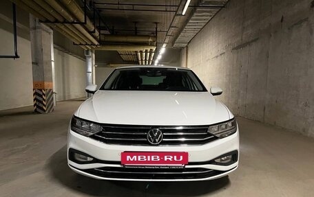 Volkswagen Passat B8 рестайлинг, 2021 год, 3 500 000 рублей, 2 фотография