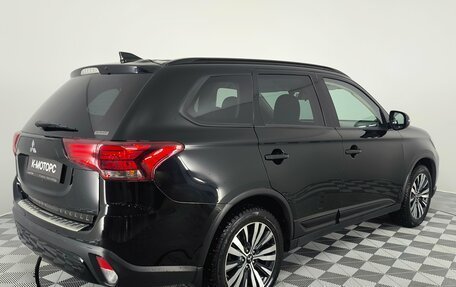 Mitsubishi Outlander III рестайлинг 3, 2020 год, 2 390 000 рублей, 6 фотография