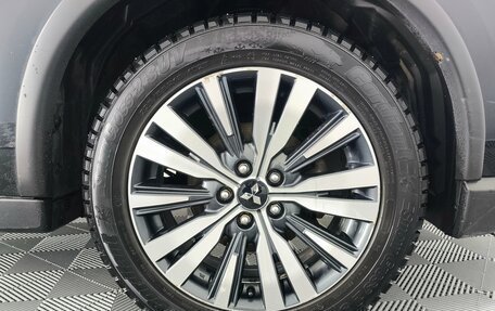 Mitsubishi Outlander III рестайлинг 3, 2020 год, 2 390 000 рублей, 10 фотография