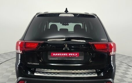 Mitsubishi Outlander III рестайлинг 3, 2020 год, 2 390 000 рублей, 7 фотография