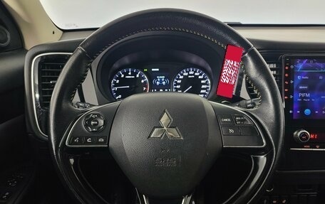 Mitsubishi Outlander III рестайлинг 3, 2020 год, 2 390 000 рублей, 15 фотография