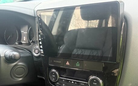 Mitsubishi Outlander III рестайлинг 3, 2022 год, 2 800 000 рублей, 4 фотография