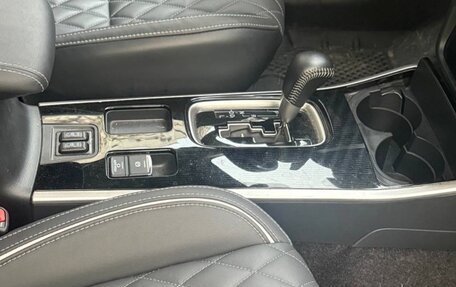 Mitsubishi Outlander III рестайлинг 3, 2022 год, 2 800 000 рублей, 11 фотография