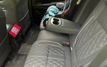 Mitsubishi Outlander III рестайлинг 3, 2022 год, 2 800 000 рублей, 8 фотография