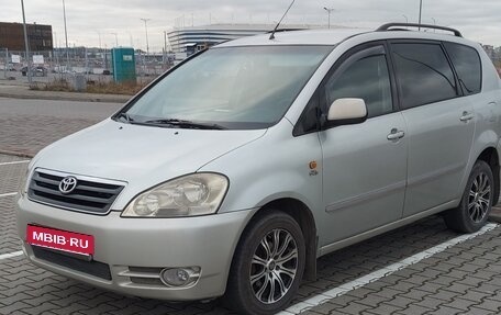 Toyota Avensis Verso I рестайлинг, 2003 год, 690 000 рублей, 1 фотография