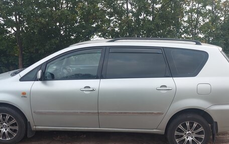 Toyota Avensis Verso I рестайлинг, 2003 год, 690 000 рублей, 3 фотография