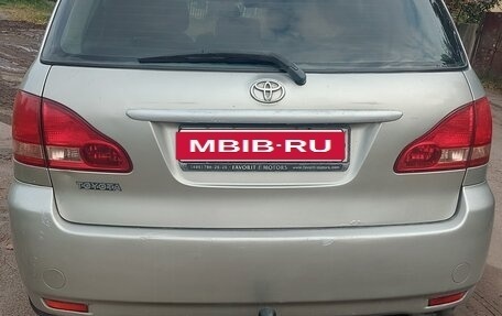 Toyota Avensis Verso I рестайлинг, 2003 год, 690 000 рублей, 5 фотография