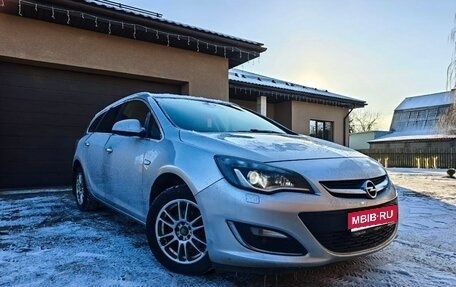 Opel Astra J, 2013 год, 870 000 рублей, 1 фотография