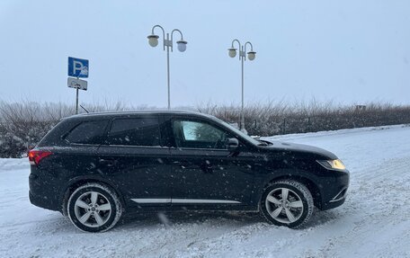 Mitsubishi Outlander III рестайлинг 3, 2015 год, 1 750 000 рублей, 4 фотография