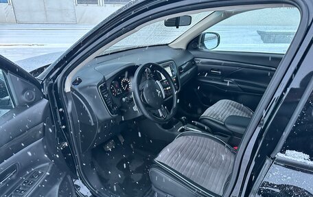 Mitsubishi Outlander III рестайлинг 3, 2015 год, 1 750 000 рублей, 10 фотография