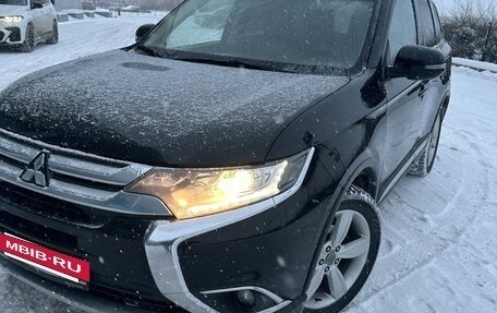 Mitsubishi Outlander III рестайлинг 3, 2015 год, 1 750 000 рублей, 2 фотография