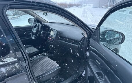 Mitsubishi Outlander III рестайлинг 3, 2015 год, 1 750 000 рублей, 11 фотография