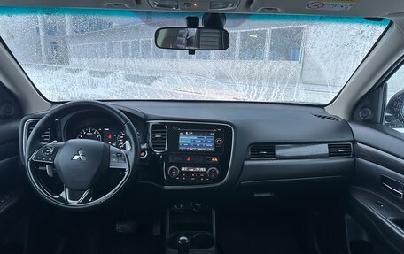 Mitsubishi Outlander III рестайлинг 3, 2015 год, 1 750 000 рублей, 16 фотография