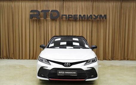 Toyota Camry, 2022 год, 3 290 000 рублей, 6 фотография
