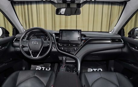 Toyota Camry, 2022 год, 3 290 000 рублей, 10 фотография