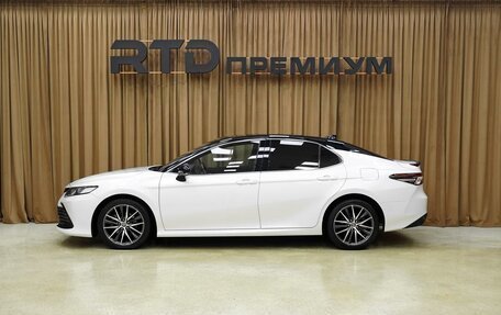 Toyota Camry, 2022 год, 3 290 000 рублей, 9 фотография