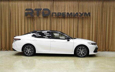 Toyota Camry, 2022 год, 3 290 000 рублей, 8 фотография