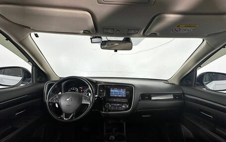 Mitsubishi Outlander III рестайлинг 3, 2016 год, 1 860 000 рублей, 9 фотография