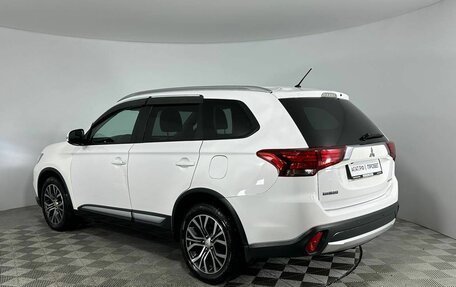Mitsubishi Outlander III рестайлинг 3, 2016 год, 1 860 000 рублей, 6 фотография