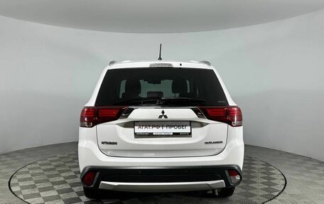 Mitsubishi Outlander III рестайлинг 3, 2016 год, 1 860 000 рублей, 5 фотография