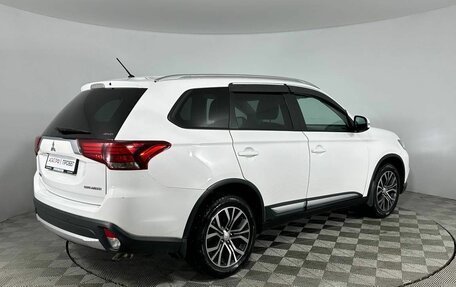 Mitsubishi Outlander III рестайлинг 3, 2016 год, 1 860 000 рублей, 4 фотография