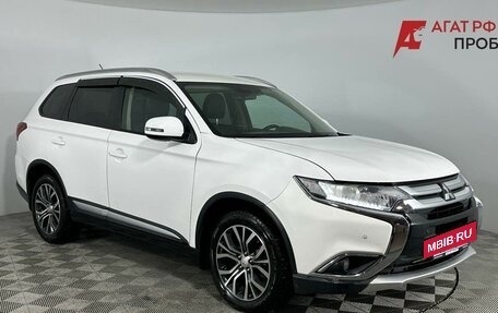 Mitsubishi Outlander III рестайлинг 3, 2016 год, 1 860 000 рублей, 2 фотография