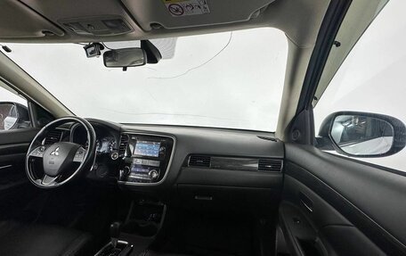 Mitsubishi Outlander III рестайлинг 3, 2016 год, 1 860 000 рублей, 11 фотография