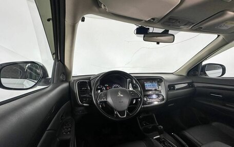 Mitsubishi Outlander III рестайлинг 3, 2016 год, 1 860 000 рублей, 12 фотография