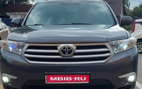 Toyota Highlander III, 2011 год, 2 850 000 рублей, 1 фотография