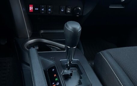 Toyota RAV4, 2018 год, 2 352 900 рублей, 15 фотография