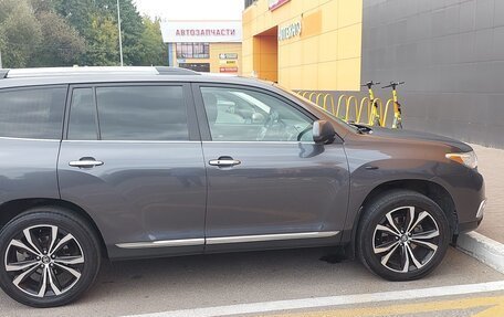 Toyota Highlander III, 2011 год, 2 850 000 рублей, 2 фотография