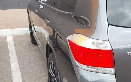 Toyota Highlander III, 2011 год, 2 850 000 рублей, 6 фотография