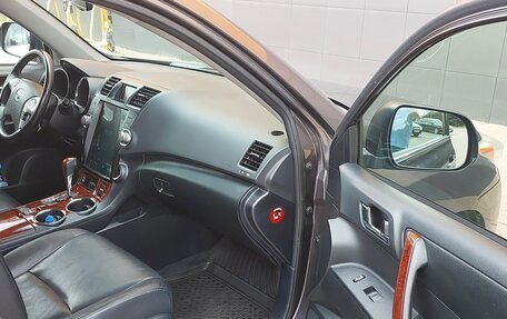 Toyota Highlander III, 2011 год, 2 850 000 рублей, 16 фотография