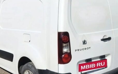 Peugeot Partner II рестайлинг 2, 2013 год, 800 000 рублей, 2 фотография