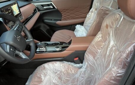 Mitsubishi Outlander, 2025 год, 5 000 000 рублей, 4 фотография