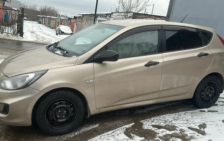 Hyundai Solaris II рестайлинг, 2011 год, 600 000 рублей, 2 фотография