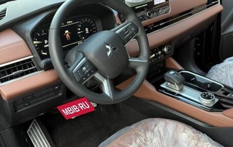 Mitsubishi Outlander, 2025 год, 5 000 000 рублей, 7 фотография