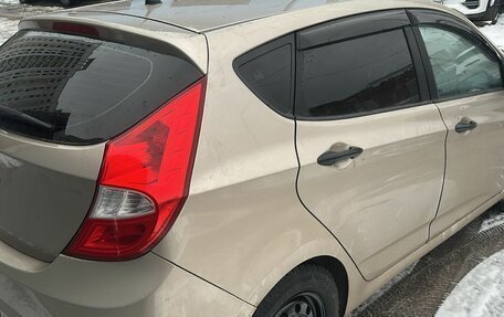 Hyundai Solaris II рестайлинг, 2011 год, 600 000 рублей, 4 фотография