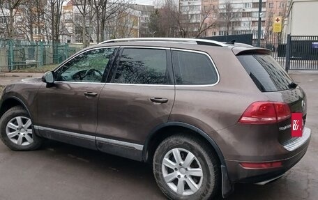 Volkswagen Touareg III, 2011 год, 2 000 000 рублей, 3 фотография
