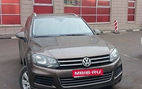 Volkswagen Touareg III, 2011 год, 2 000 000 рублей, 2 фотография