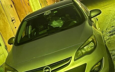 Opel Astra J, 2014 год, 900 000 рублей, 1 фотография