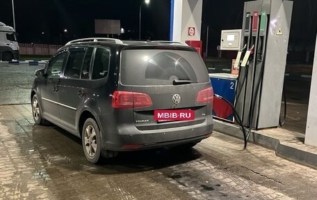 Volkswagen Touran III, 2012 год, 730 000 рублей, 6 фотография