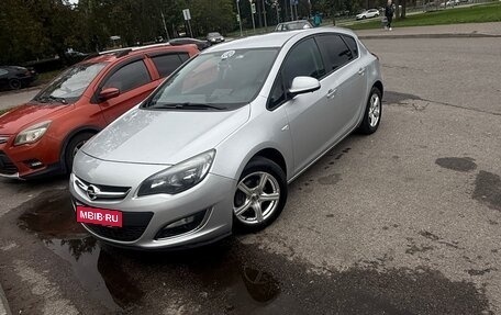Opel Astra J, 2014 год, 900 000 рублей, 2 фотография
