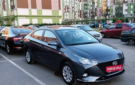 Hyundai Solaris II рестайлинг, 2021 год, 1 850 000 рублей, 2 фотография