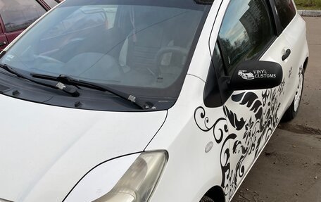 Toyota Yaris III рестайлинг, 2008 год, 350 000 рублей, 3 фотография