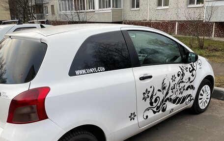 Toyota Yaris III рестайлинг, 2008 год, 350 000 рублей, 4 фотография