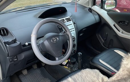Toyota Yaris III рестайлинг, 2008 год, 350 000 рублей, 6 фотография