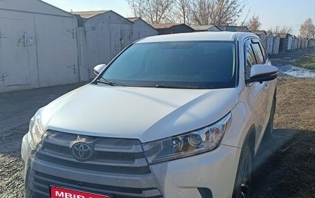 Toyota Highlander III, 2021 год, 4 500 000 рублей, 1 фотография