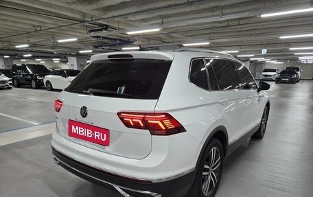 Volkswagen Tiguan II, 2022 год, 2 664 334 рублей, 2 фотография