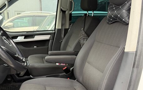 Volkswagen Multivan T6 рестайлинг, 2019 год, 4 000 000 рублей, 8 фотография